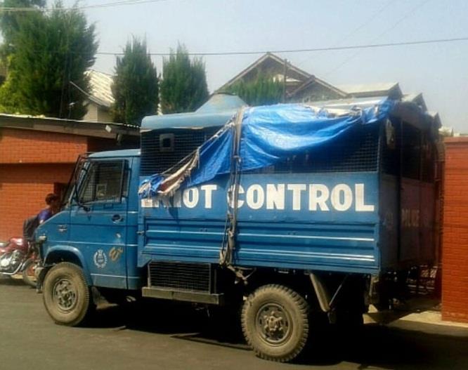 Mirwaiz placed under house arrest